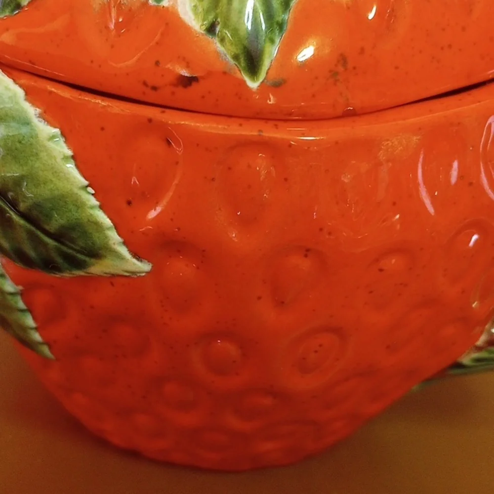 Vintage Painted Ceramic Red & Green Strawberry Sugar Bowl & Creamer Set - Picture 7 of 12